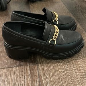 Lugsole Loafer w/ Gold Chain